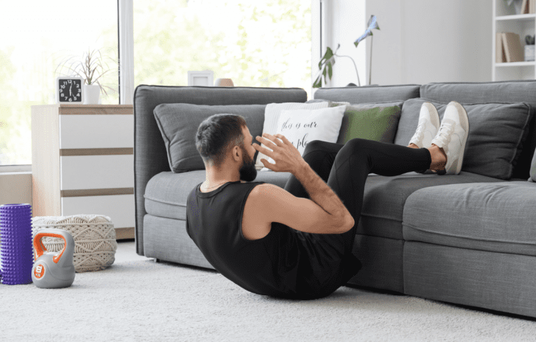 build your abs - man doing crunches
