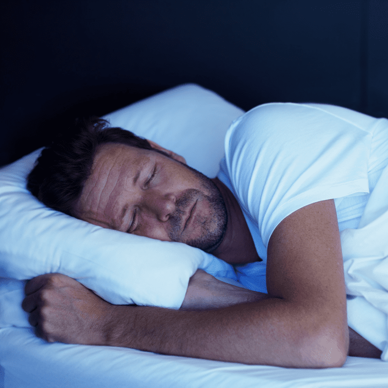 Man sleeping to support efforts to build muscle and lose fat.